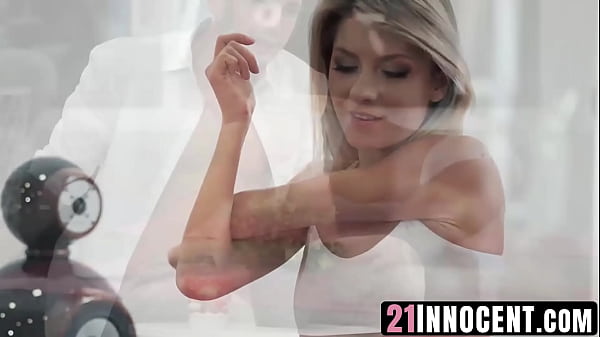 21Innocent.com – Napalona Rebecca Volpetti głęboko gardłuje masywnego kutasa przed intensywnym rżnięciem przez Raula Costę