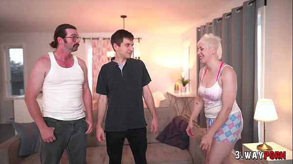 3-Way Porn – Napalona Milf jest ostro ujeżdżana przez swoich dwóch sąsiadów