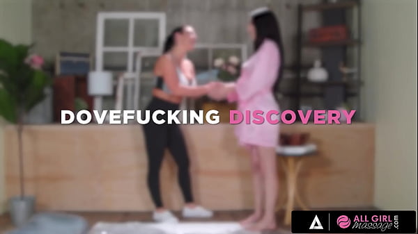 ALL GIRL MASSAGE – Gorący masaż NURU z supergwiazdą Angelą White i nastolatką Jade Baker PEŁNA SCENA