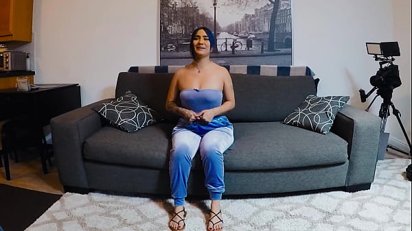 Big Booty Latina po raz pierwszy bierze kutasa w tyłek przed kamerą