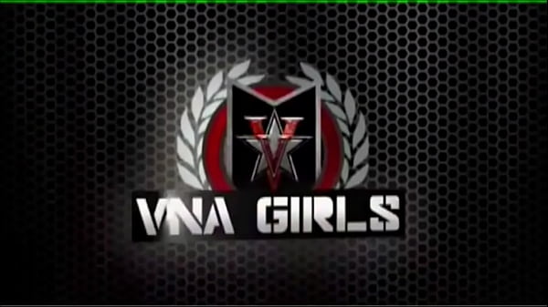 Brunetka Vile Vixen masuje ogromnego kutasa swoją mokrą cipką!