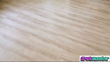 Charlotte Cross ogromne naturalne cycki podskakujące w górę i w dół podczas jazdy