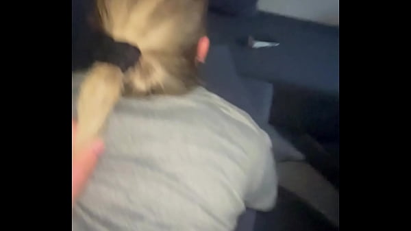 Creampie w cipce, Młoda macocha ssie go dobrze, a następnie zostaje zerżnięta mocno i gorąco ep. 2