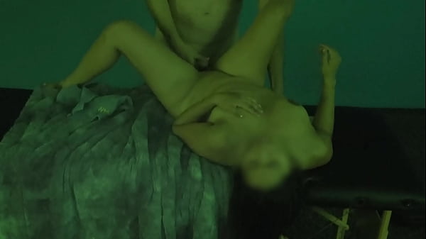 Curvy Latina powraca na masaż całego ciała, głaszcze i ssie kutasa oraz pełny seks (wersja bez wytrysku)