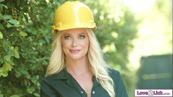 Cycata mentorka milf liże cipkę praktykantki i doprowadza ją do spermy