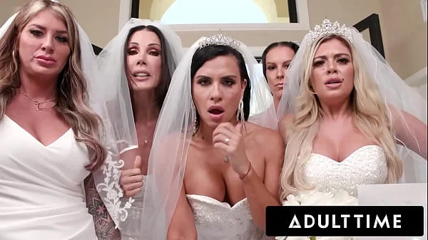 CZAS DLA DOROSŁYCH – Panny młode z dużymi cyckami dyscyplinują planistę ślubu z wielkim kutasem za pomocą INSANE REVERSE GANGBANG!