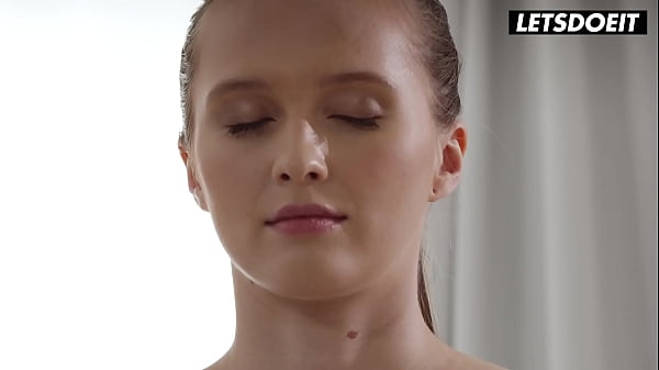 Czeska laska Stacy Cruz relaksujący seks po medytacji – WHITEBOXXX