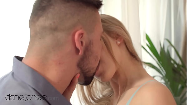 Dane Jones Piękna blond Polka Jayla De Angelis intymne obciąganie romantyczny hardcore sex
