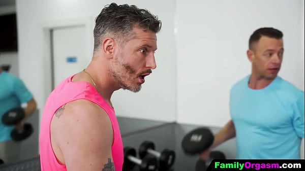 FamilyOrgasm – Pomocni ojczymowie z pasierbicami na siłowni