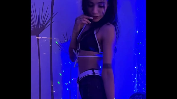 Grzeczna 18-letnia chuda Latynoska pieprzy cukrowego tatusia po prawdziwej randce – POV Teen Sex