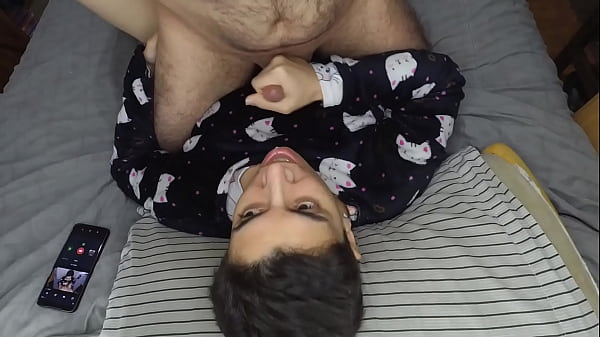 Handjob i sperma w ustach przed snem