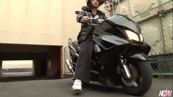 Japonka Shino Tanaka z małymi cyckami zamienia swoją cipkę w Cumdump