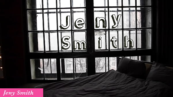 Jeny Smith zaprosiła faceta w masce, aby wykorzystać go jako swoją zabawkę seksualną