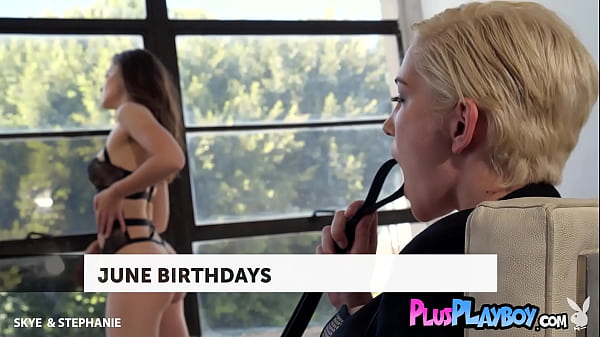 Kay Lovely odsłoniła oszałamiające duże cycki i Latina babe jej seksowne nagie ciało