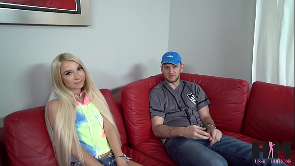 Kenzie mocno ssie kutasa Briana, gdy ten głęboko wierci jej ociekającą cipkę!