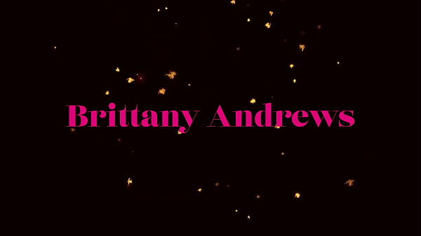 Kinky Busty Blonde Brittany Andrews uwielbia pocierać swoją cipkę!