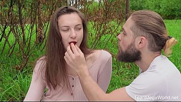Kochankowie osiągają orgazm na świeżym powietrzu – pełna wersja wideo