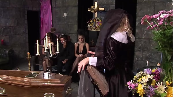 Księża leczą siostrę Marię Annę z pożądania seksualnego