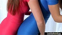 Lez Girls uwielbiają całować i lizać każdą część partnera seksualnego wideo-04