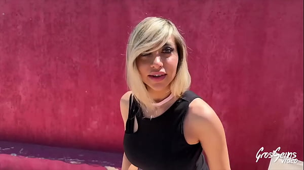 Lisa, piękna, niegrzeczna dziewczyna, zostaje skopana po dupie