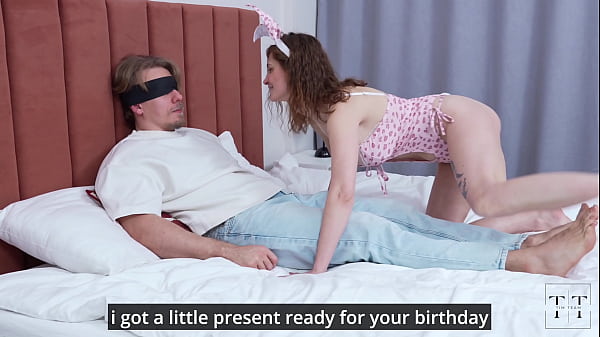 Malutki króliczek daje się zerżnąć! Najlepsze Creampie w moim życiu. Full Video 4K HD Tim Team