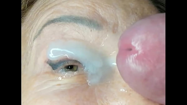 Milf bardzo blisko cumshot na orgazm oczu.