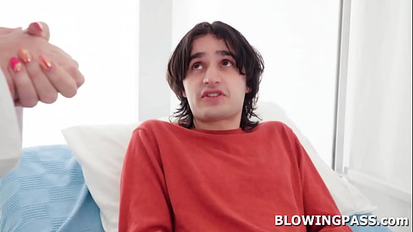 Milf lekarz dający hunk pacjenta blowjob