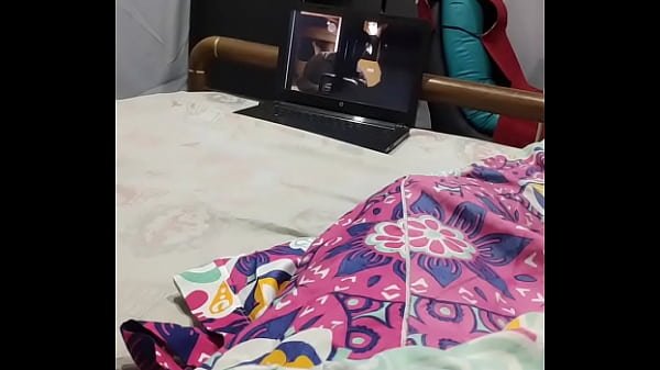 Mój pasierb pieprzy moją cipkę, powiedziałam mu, żeby nie wchodził we mnie, a ten głupi drań doszedł dwa razy z rzędu.