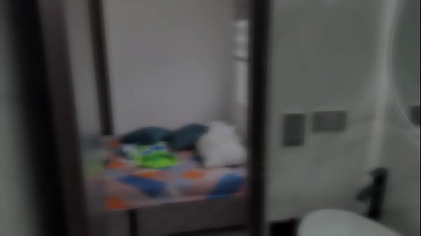 Moja wielka dupa MILF macocha chce poczuć, jak to jest być z gejem, a ja pokazuję jej coś przeciwnego z moim wielkim kutasem.
