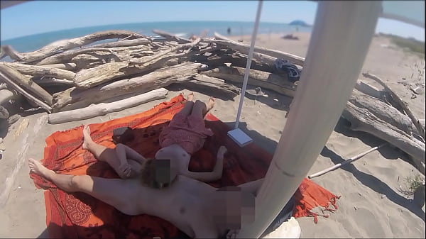 Nauczycielka ekshibicjonistka Amatorka na świeżym powietrzu Milf Handjob Duży kutas na nagości Plaża publiczna przed podglądaczem ze spermą P2 – MissCreamy