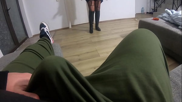 Obciąganie w czarnych rajstopach i puchowej kurtce – Cum All Over My Puffy Coat 254 – podgląd