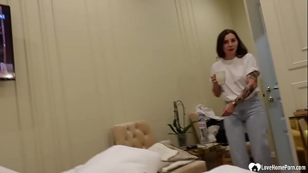Opiekunka robi mi najlepszego loda przed pieprzeniem