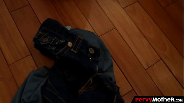 PervyMother – Mama wróciła do domu super zmotywowana i napalona na swojego pasierba