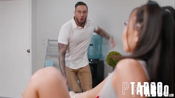 Podnauczyciel Quinton wali Kimmy w tyłek po Fap Bust!
