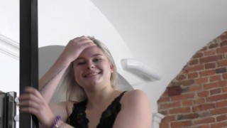 Olbrzymie dupsko w skąpych stringach