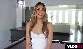 Porno na stole bilardowym z boską blondyną