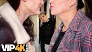 Seks w salonie z bladą niunią