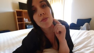 POV: Moja macocha masturbuje mnie