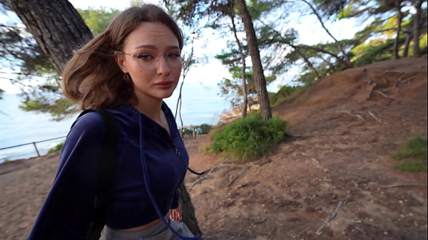 POV: Nie mogę się doczekać powrotu do domu! Chcę, żebyś mnie tu zerżnął! Ryzykowny publiczny seks w lesie