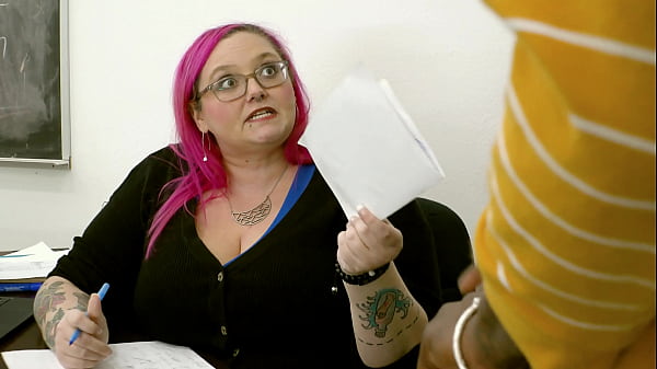 Seksowna gruba MILF Sara Star nie mogła się oprzeć studentowi BBC JM1236