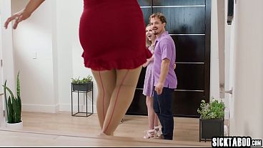 Seksowna MILFka z dużym biustem, Carlita Ray, uprawia seks podczas wymiany par ze Scarlett Sage