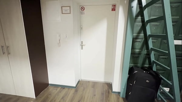 Śliczna i seksowna Cindy Sweet Chick po raz pierwszy robi loda na porncasting