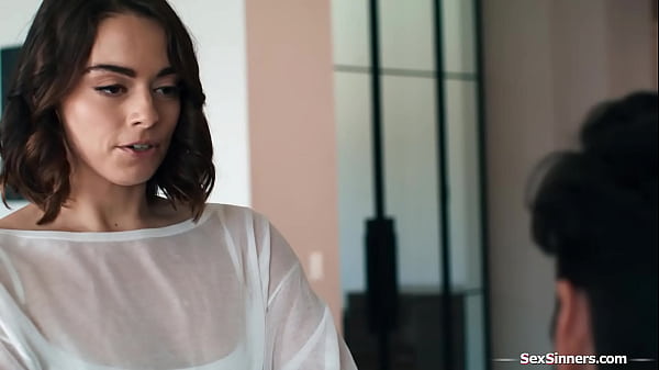 Sophia wkłada kutasa i piłki do ust