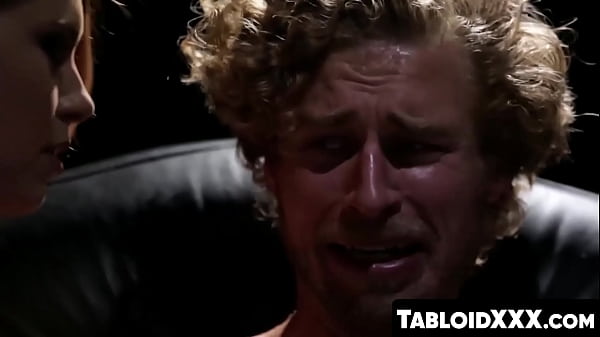 TabloidXXX.com – Edyn Blair z twarzą po ostrym seksie