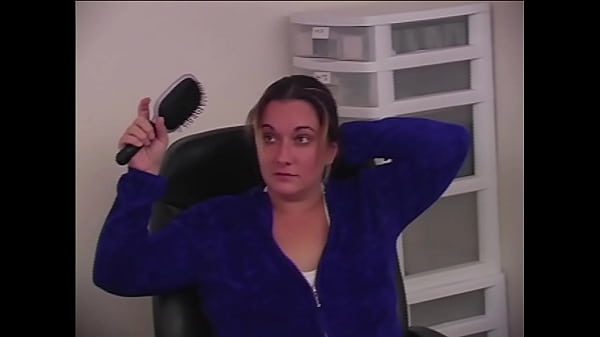 Taylor Mature Chubby MILF’s Boss rozbiera ją przed klapsami i pieprzeniem
