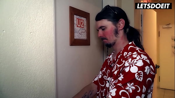 Ukraińska laska zdradza chłopaka – HORNY HOSTEL