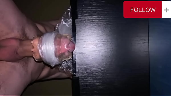 Verbal Guy Fucking Fleshlight podczas jęczenia, aż kapie Cum
