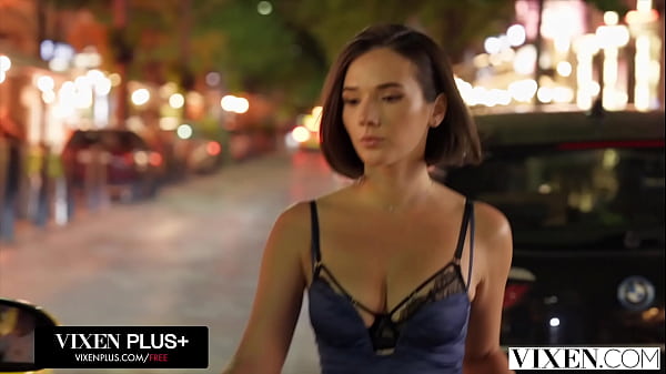 VIXEN Oszustka Eve Sweet wykorzystuje swój urok femme fatale do zaplanowania napadu