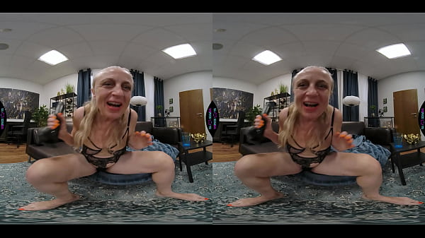 VR Porno – Napalona Babcia GILF Dildo Pieprzy Swoją Starą Cipkę Zabawka Bbc