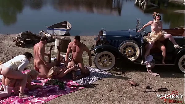 WHORNY FILMS Najlepsza orgia porno na świeżym powietrzu Gorące dziewczyny oddają się dużemu grupowemu ruchaniu